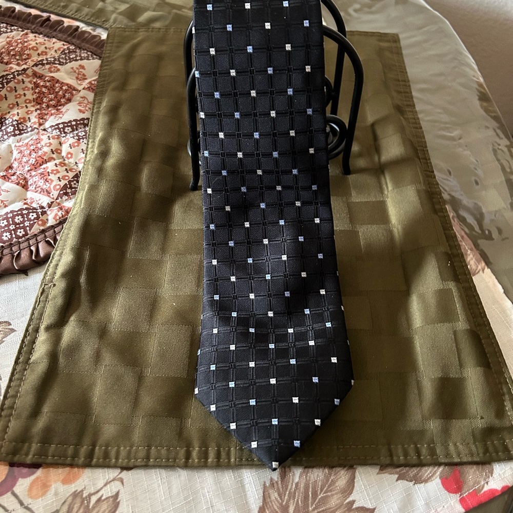 Bugatti Tie 100% Silk - Picture 1 of 2